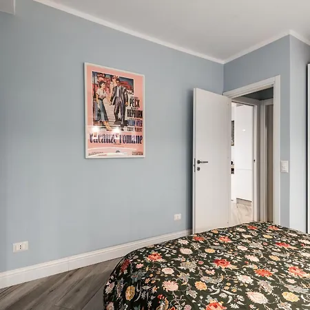 Metro A Re Di - Lady In Blue Apartment *
